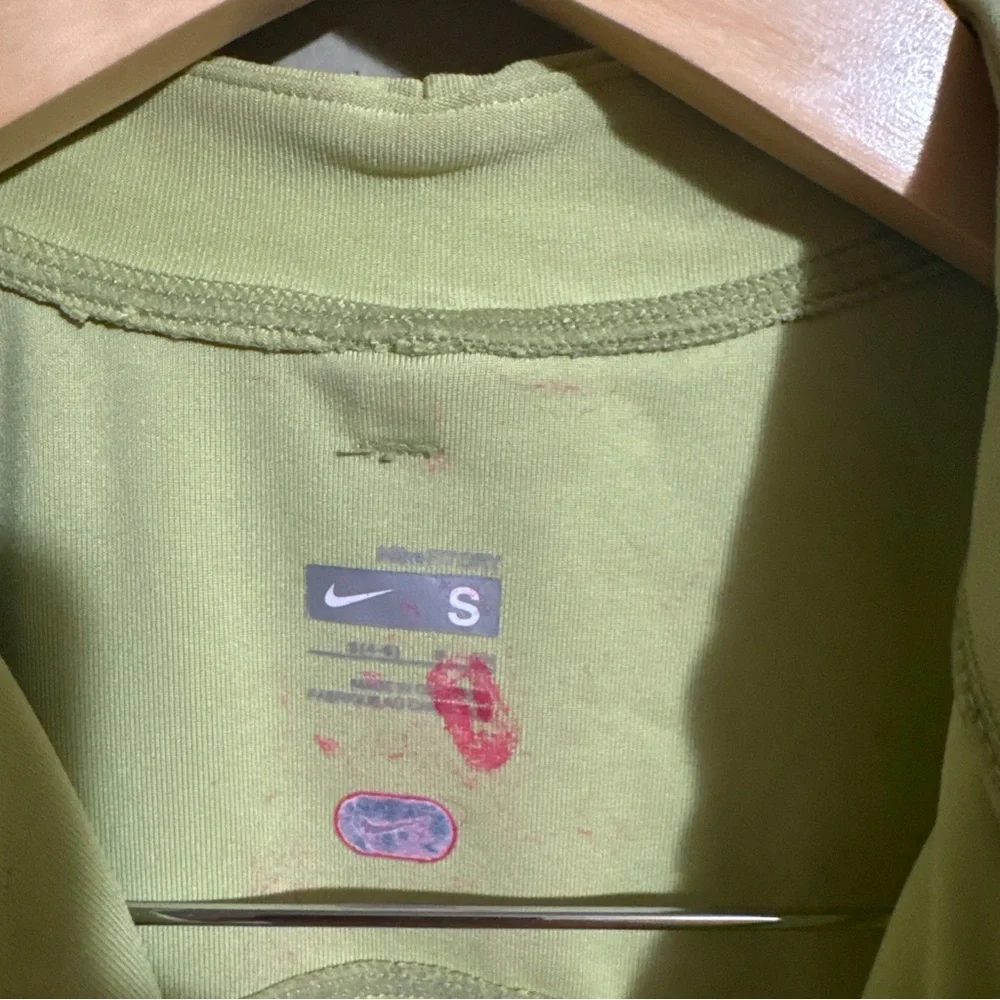NIKE FitDry▪︎Woman's Performance Top Sz S (4-6) Fitted Slvless 1/4 Zip Front